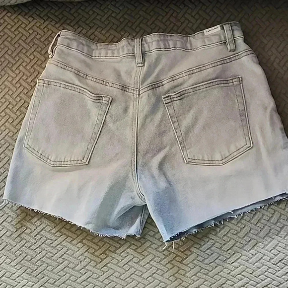 Almost Famous Light Wash Shorts - Picture 3 of 3